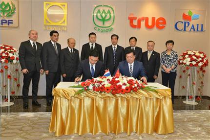 Chen Run’er met with Thai Deputy Prime Minister SomkidJatusripitak and witnessed the signing between HNCA and CP Group，Thai Smile Airways and Nok Airlines