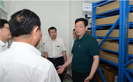河南航投黨委書記、董事長(zhǎng)張明超 深入中原龍浩開(kāi)展“不忘初心、牢記使命”主題教育調(diào)研
